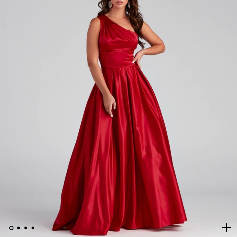 One-Shoulder Satin Dress - Perfect for Prom!